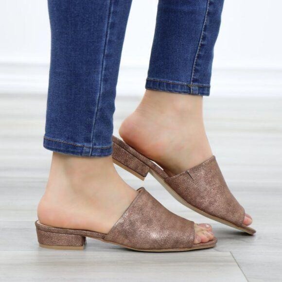 Metallic Bronze Slip-On Sandals Textured Low Heel Open Toe Size 9 - Picture 4 of 10